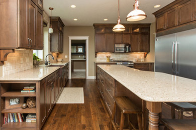 Example of a classic kitchen design in Cedar Rapids
