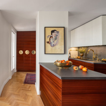 A Sculpted Kitchen in Warm Woods