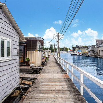Anne's Houseboat