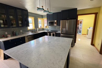 Example of a country kitchen design