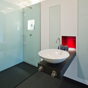 Walk in Design Dusche plus Waschbrunnen