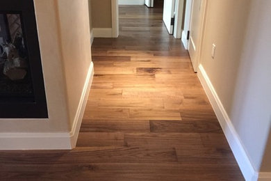 Transitional home design photo in Phoenix