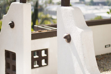 Inspiration for a mid-century modern home design remodel in Los Angeles