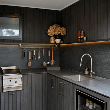 Modern Black Outdoor Kitchen | Auckland
