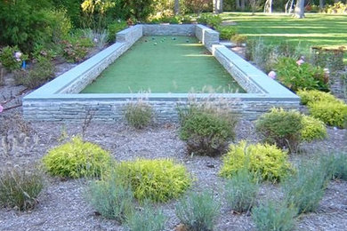 Design ideas for a traditional landscaping in Dallas.