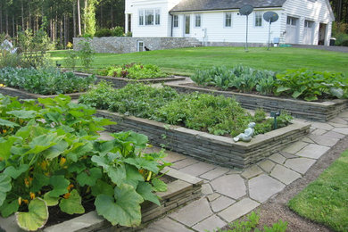 Inspiration for a traditional landscaping in Seattle.