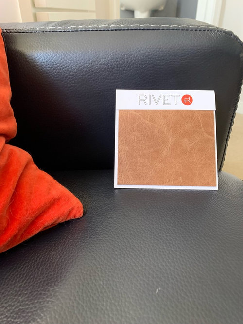 mixing leather colors in living room.