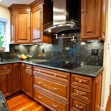 Luxurious Gourmet Kitchen in Fairfax Station Combines Beauty and Function
