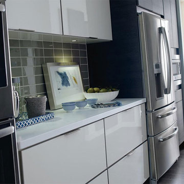 Laminate Cabinets in a Contemporary Kitch