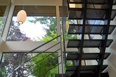 Example of a minimalist staircase design in Seattle