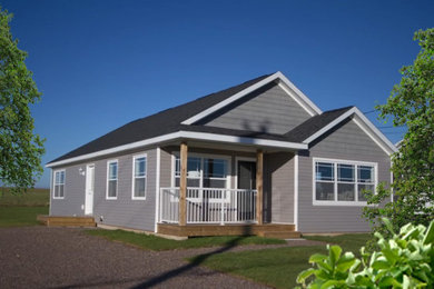 Example of a mid-sized transitional home design design