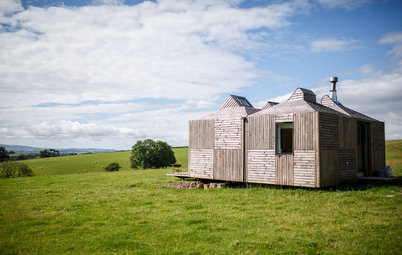 Houzz Tour: Scottish Farm Cottage Looks to Sun and Stars