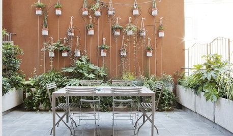 Milan Houzz Tour: Italian Apartment Channels Mid-Century Master