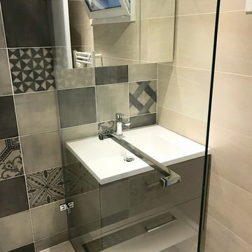 Salle de bains imitation carreaux de ciment mixés avec 30x60