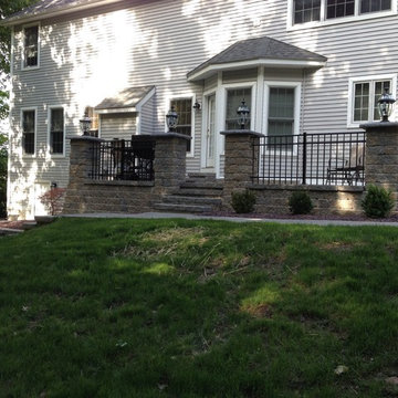 Hardscapes (Patios, Walkways, Retaining Walls)