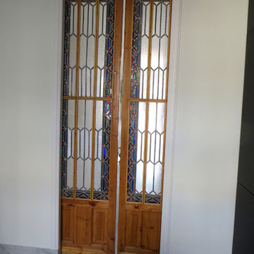 Portes anciennes dans un inérieur contemporain