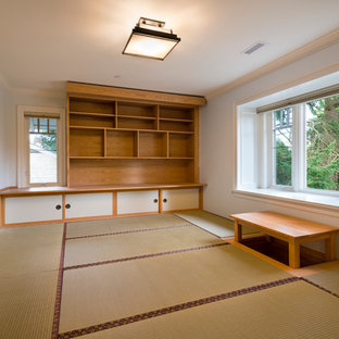 バンクーバーの中サイズのおしゃれなヨガスタジオ (グレーの壁、竹フローリング) の写真