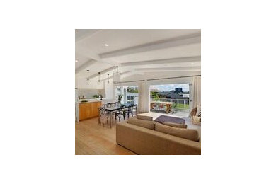 Home design - transitional home design idea in Auckland