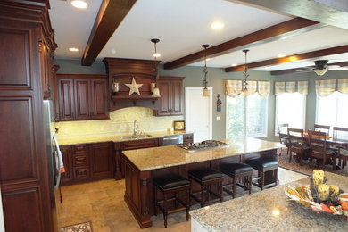 Example of a classic kitchen design in Cincinnati