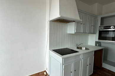 This is an example of a kitchen in Le Havre.