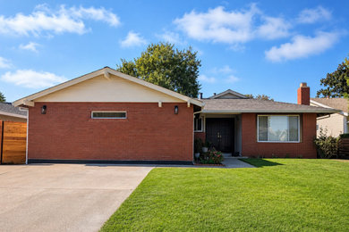 Danish exterior home photo in Sacramento