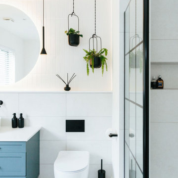 Timeless and Classic Monochrome Bathroom