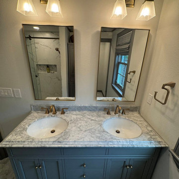 Double vanity with medicine cabinet