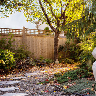 Design ideas for an asian backyard garden for fall in Ottawa with natural stone pavers.