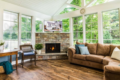 Elegant home design photo in Other