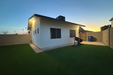 Mid-sized contemporary one-story stucco exterior home idea in Phoenix with a shingle roof and a black roof