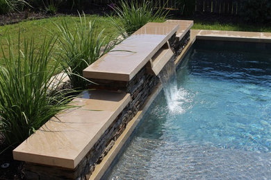 Home design - contemporary home design idea in Austin