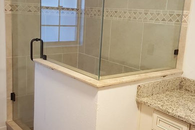 Bathroom - transitional bathroom idea in Orlando