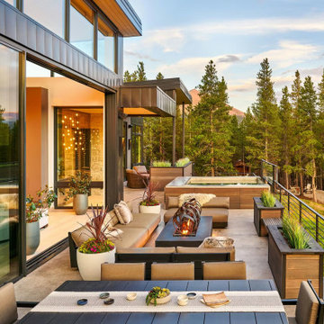 How Sliding Glass Walls Elevate Outdoor Recreation in a Modern Colorado Retreat