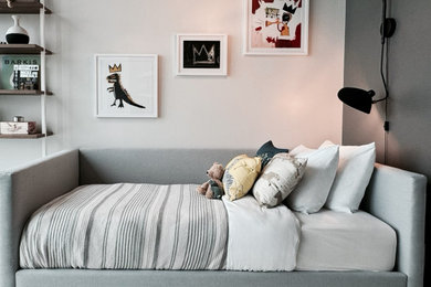 Ejemplo de dormitorio infantil de 4 a 10 años minimalista de tamaño medio con paredes grises