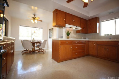 Kitchen - mediterranean kitchen idea in Los Angeles