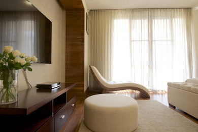 Inspiration for a contemporary home design remodel in Bengaluru