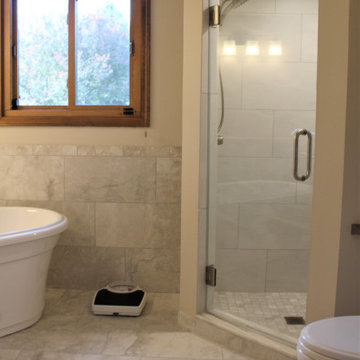Starmark Master Bath Maple Roseville in Marshmallow