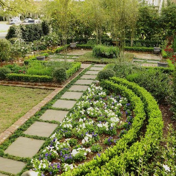 Residential Landscape Design | Curved Boxwood Garden