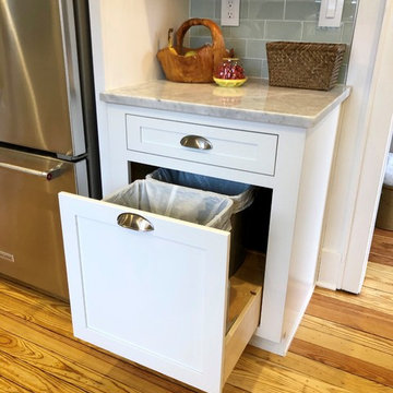 Craftsman Style White Dura Supreme Inset Doors Arabe Scato Vento Marble