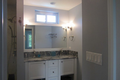 Bathroom - mid-sized contemporary master bathroom idea in Chicago with an undermount sink, shaker cabinets, white cabinets, marble countertops and blue walls