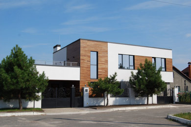 Modelo de fachada de casa blanca y negra moderna de dos plantas con tejado plano