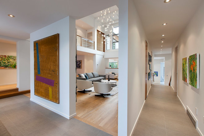 Contemporary Hall by Begrand Fast Design Inc.