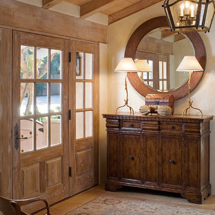 Idéer för en mellanstor eklektisk foajé, med vita väggar, klinkergolv i terrakotta, en enkeldörr och ljus trädörr