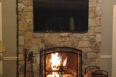 Example of a mountain style home design design in Houston