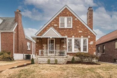 Example of a mid-sized classic one-story brick exterior home design in St Louis
