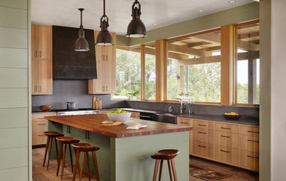 9 Kitchen Islands That Look Gorgeous in Green