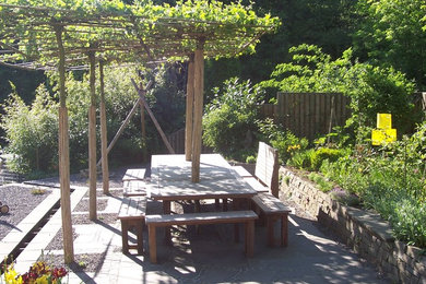 Tisch mit natürlichem Blätterdach