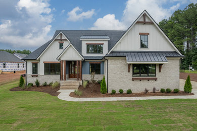 Photo of a country house exterior in Charlotte.