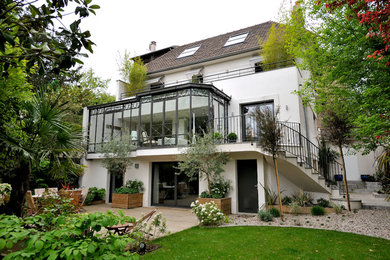 Design ideas for a contemporary exterior in Paris.