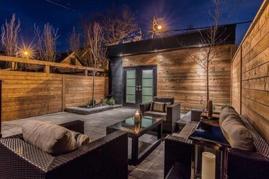 Inspiration for a contemporary home design remodel in Toronto